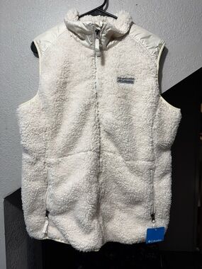 Columbia women’s Cream Sherpa Fleece Vest